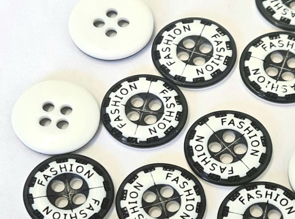 small fashion buttons 